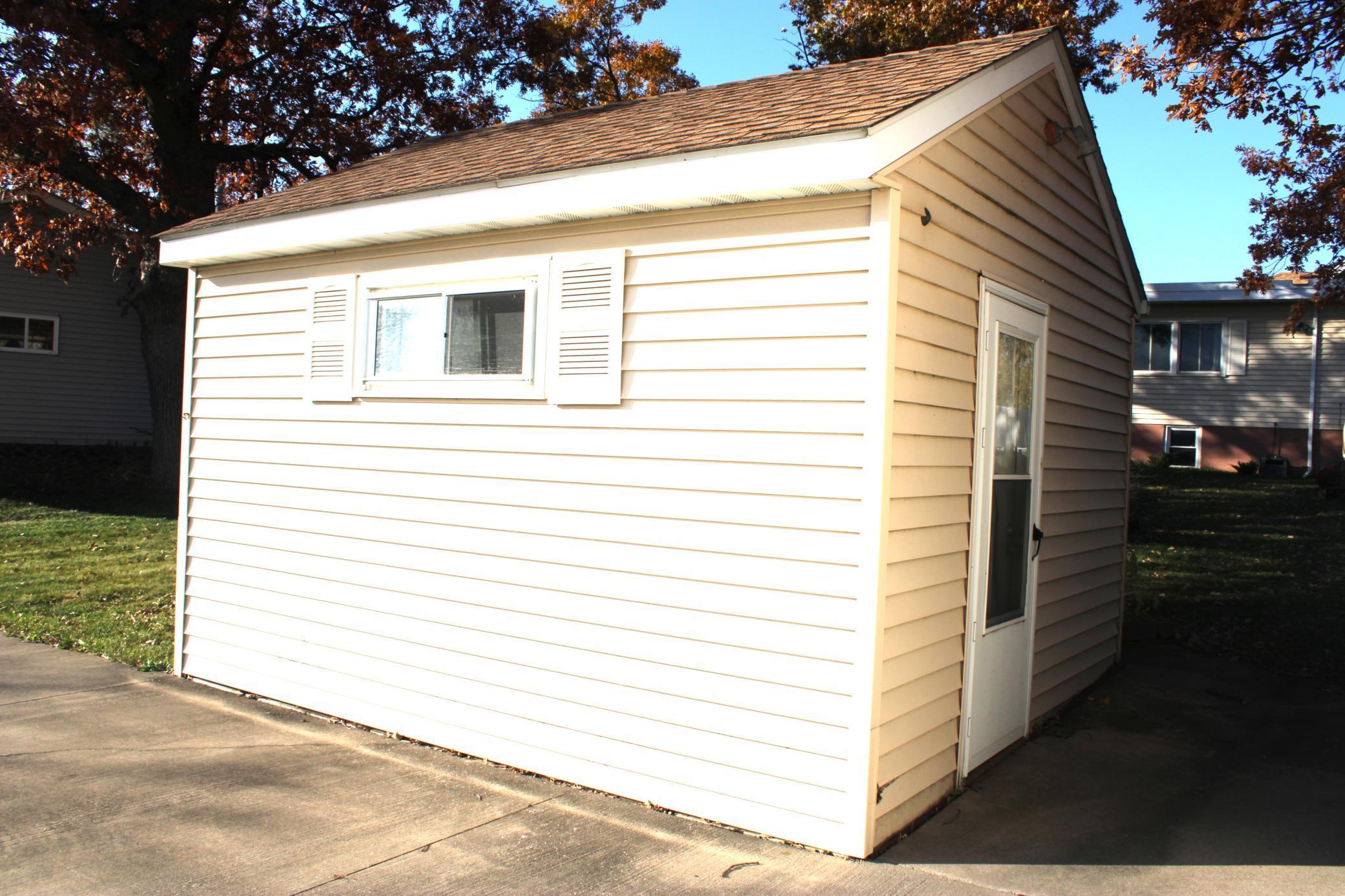 1802 10th Place NE Austin MN 55912