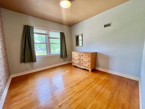 26 Birch Street NE New London MN 56273