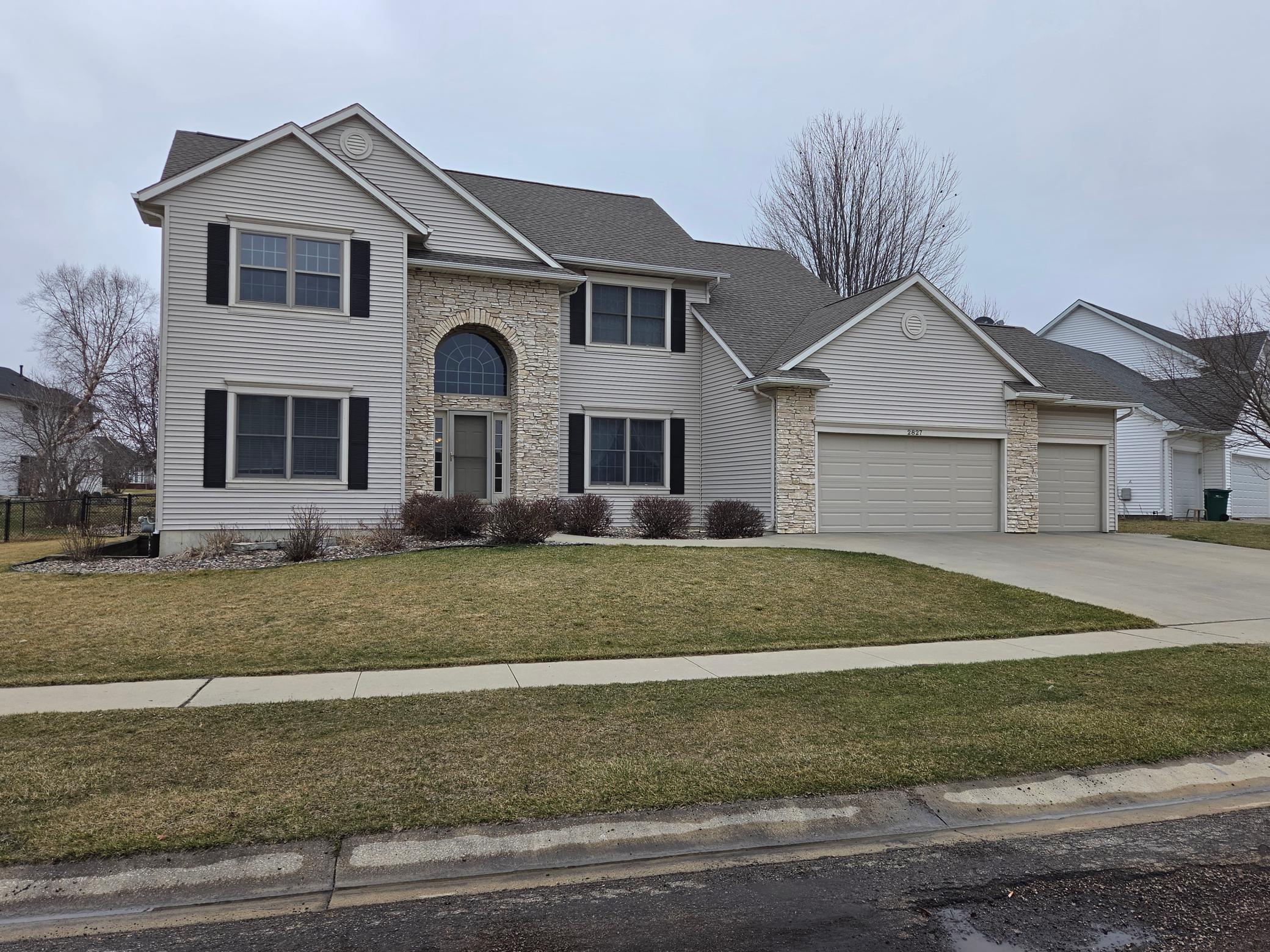 2827 Oakview Drive NE Rochester MN 55906