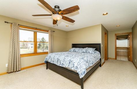 2827 Oakview Drive NE Rochester MN 55906