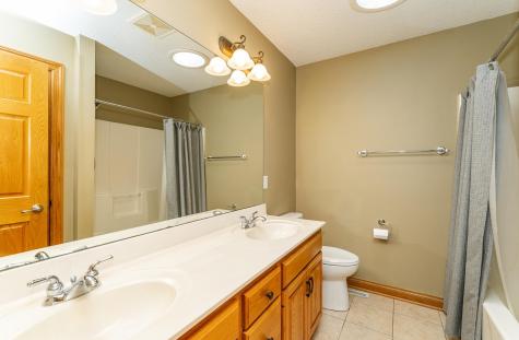 2827 Oakview Drive NE Rochester MN 55906