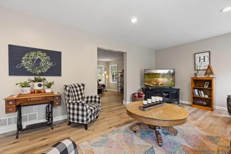 31789 Lakeway Drive NE Cambridge MN 55008