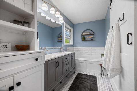 31789 Lakeway Drive NE Cambridge MN 55008