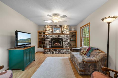 31789 Lakeway Drive NE Cambridge MN 55008