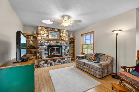 31789 Lakeway Drive NE Cambridge MN 55008