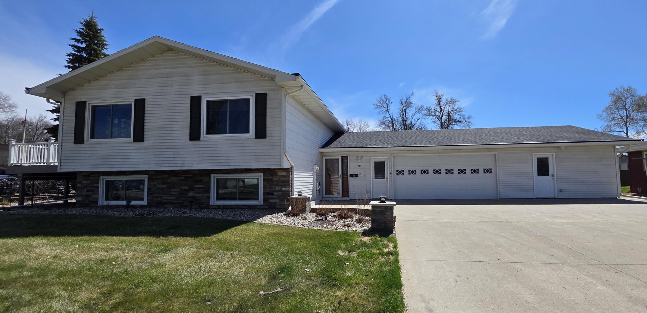 925 Riverview Drive Valley City ND 58072