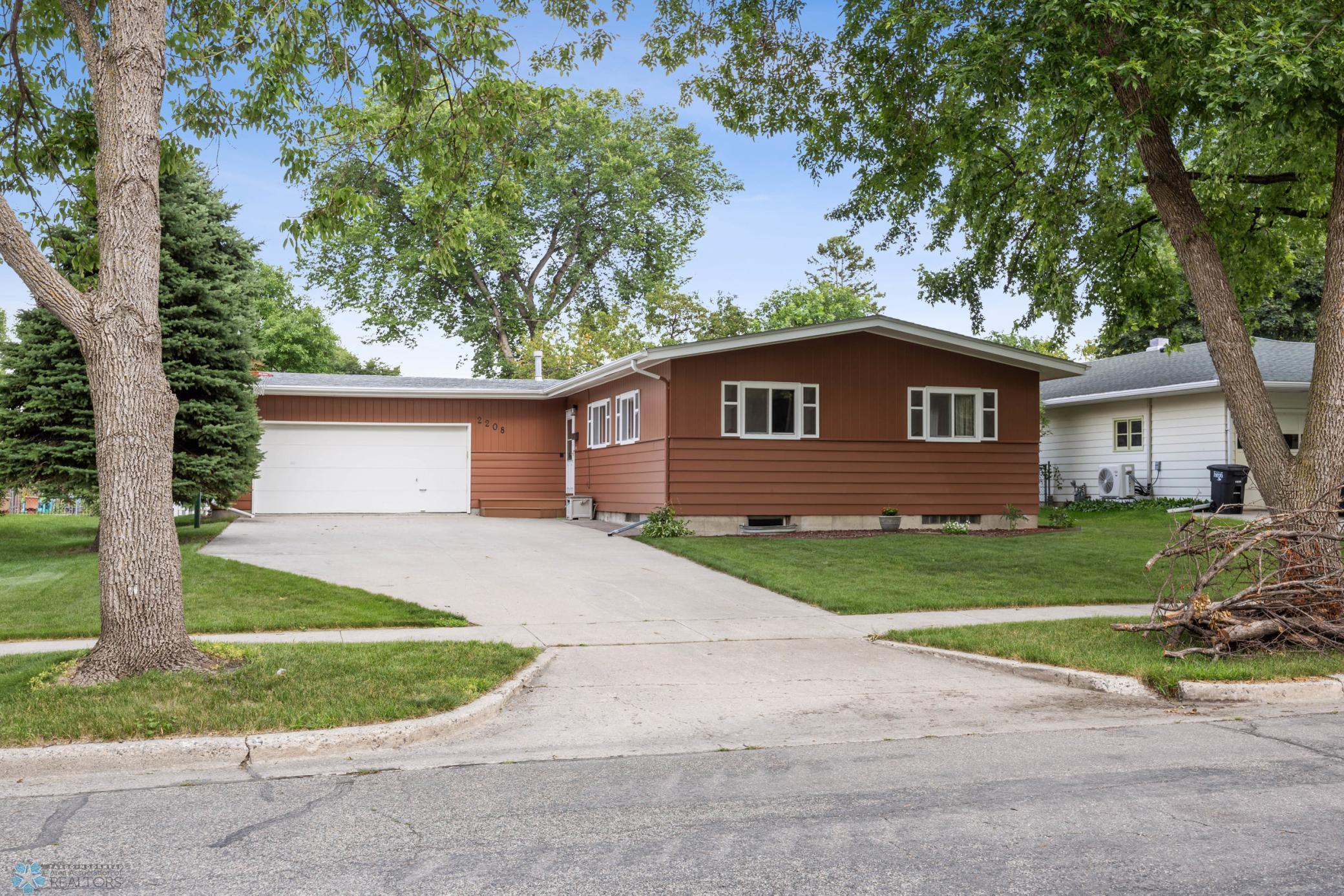 2208 10th Street S Fargo ND 58103