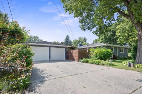 1028 13th Street E Glencoe MN 55336