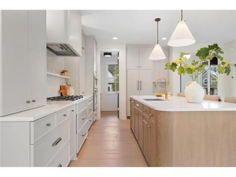 9243 Timberland Trail Eden Prairie MN 55347