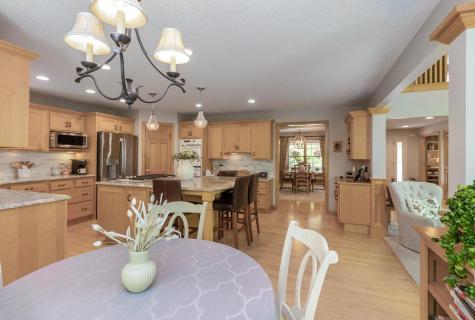 472 Vadnais Lake Drive Vadnais Heights MN 55127