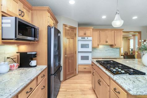 472 Vadnais Lake Drive Vadnais Heights MN 55127