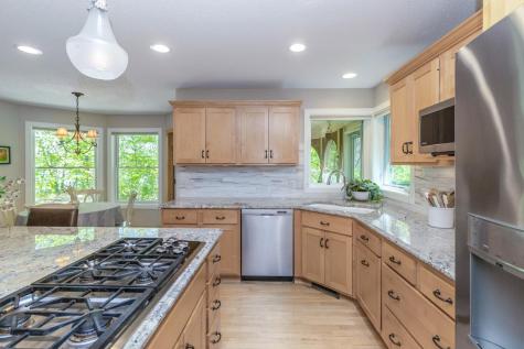 472 Vadnais Lake Drive Vadnais Heights MN 55127