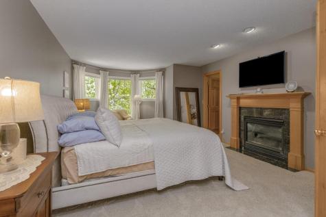 472 Vadnais Lake Drive Vadnais Heights MN 55127