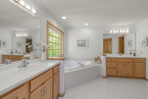472 Vadnais Lake Drive Vadnais Heights MN 55127