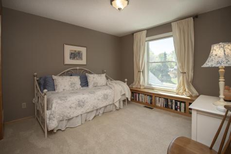 472 Vadnais Lake Drive Vadnais Heights MN 55127