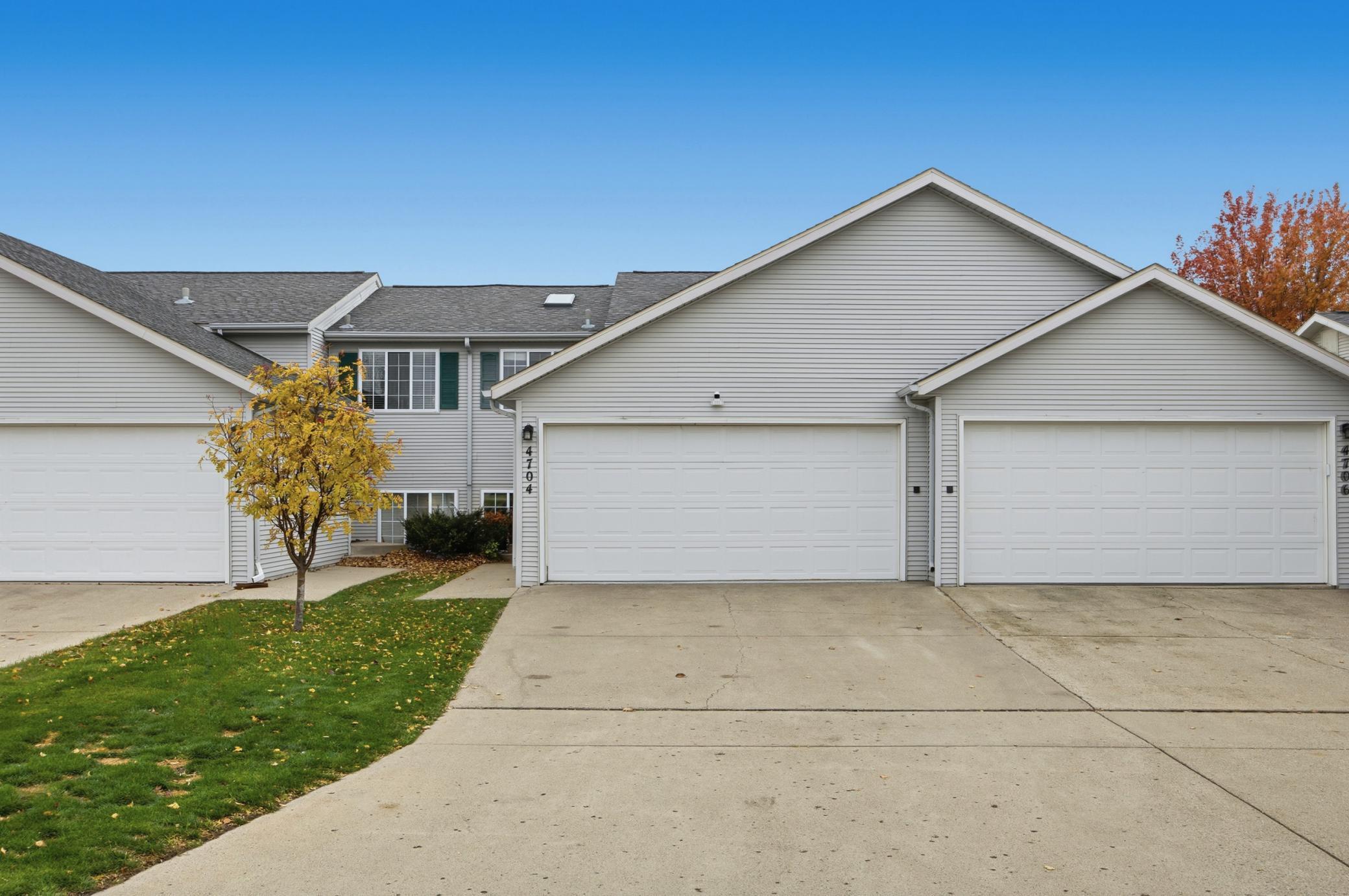 4704 8th Avenue S Fargo ND 58103