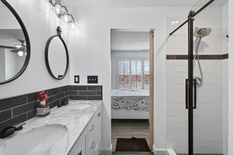 4372 Victor Path Hugo MN 55038