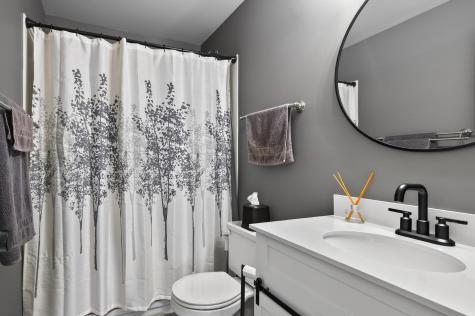 4372 Victor Path Hugo MN 55038