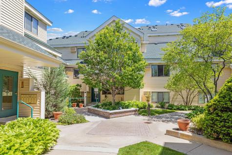 7631 Edinborough Way Edina MN 55435