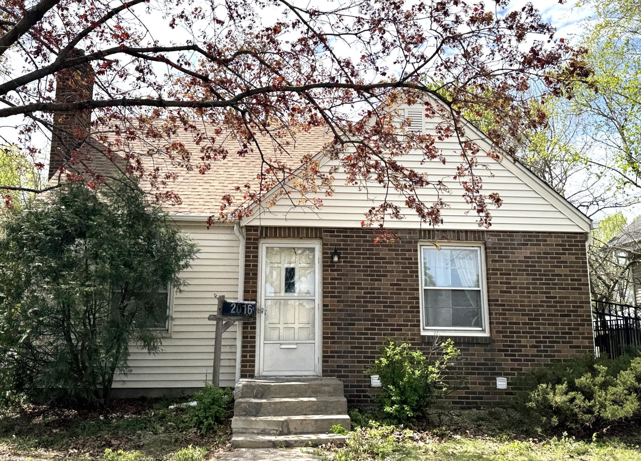 2016 Como Avenue Saint Paul MN 55108
