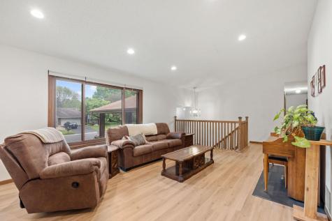 4382 Metcalf Drive Eagan MN 55122