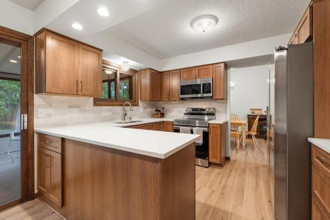 4382 Metcalf Drive Eagan MN 55122