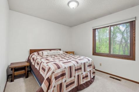 4382 Metcalf Drive Eagan MN 55122