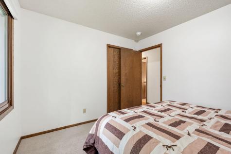 4382 Metcalf Drive Eagan MN 55122