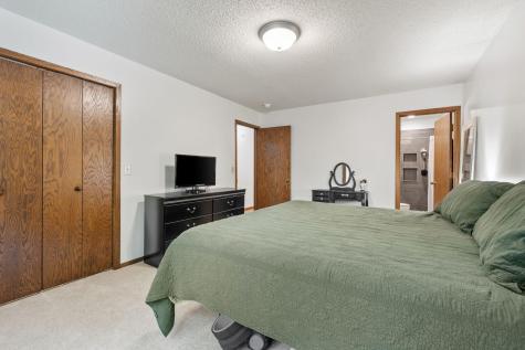 4382 Metcalf Drive Eagan MN 55122