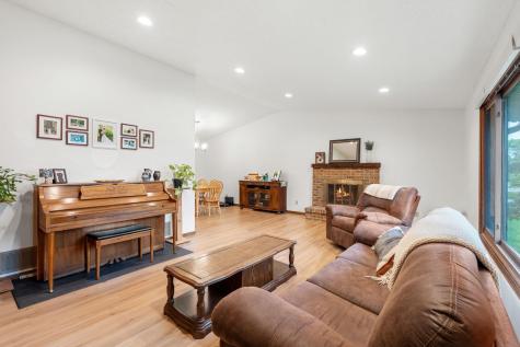 4382 Metcalf Drive Eagan MN 55122