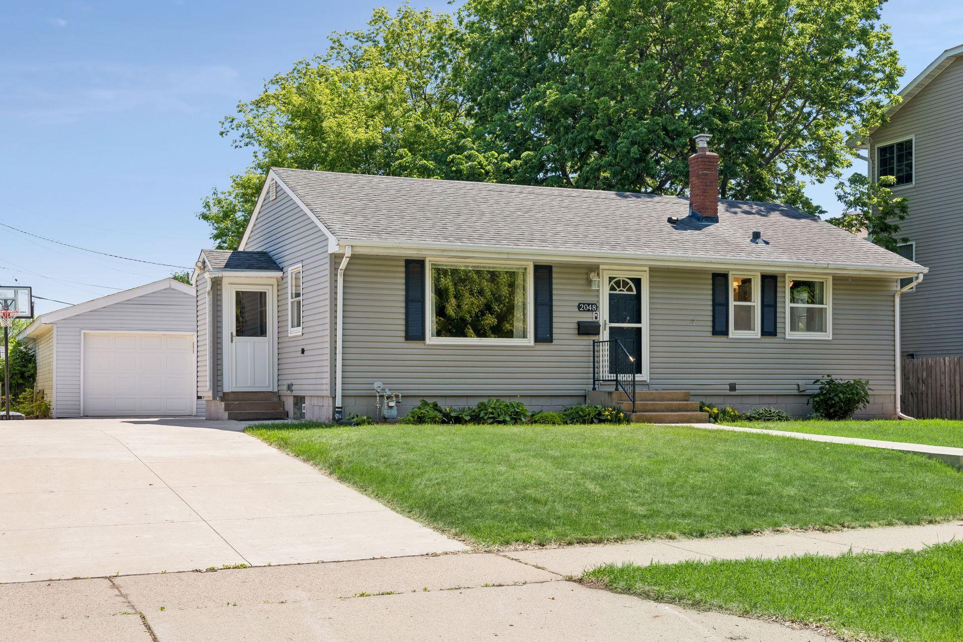 2048 Villard Avenue Saint Paul MN 55116
