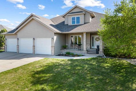 854 32nd Street S Moorhead MN 56560