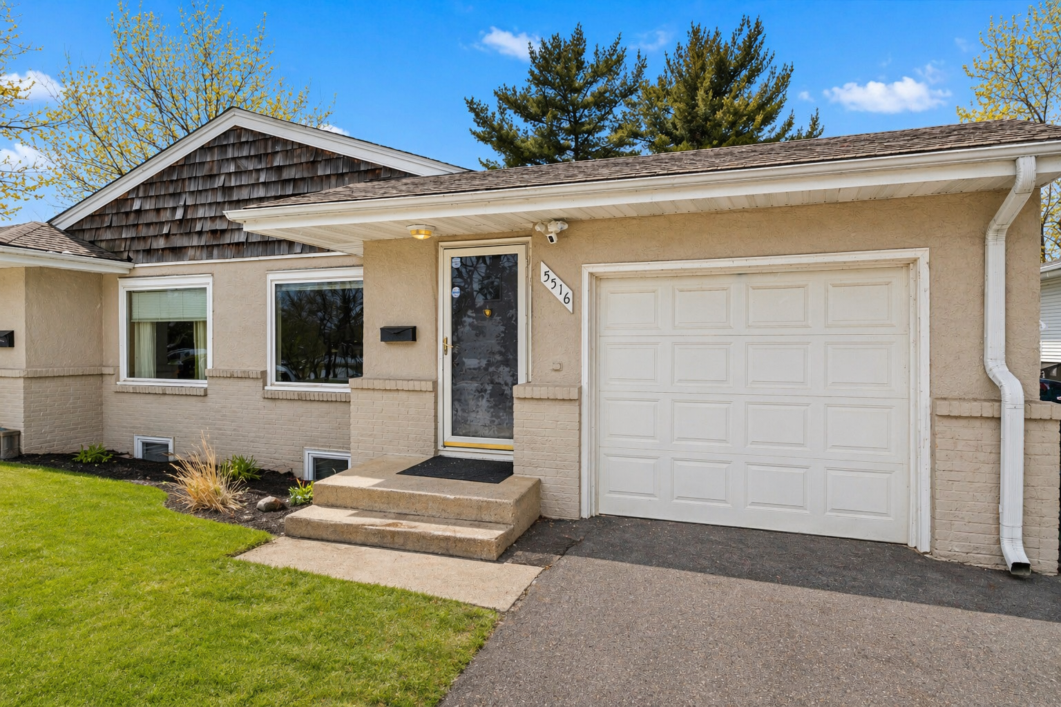 5516 France Avenue S Edina MN 55410