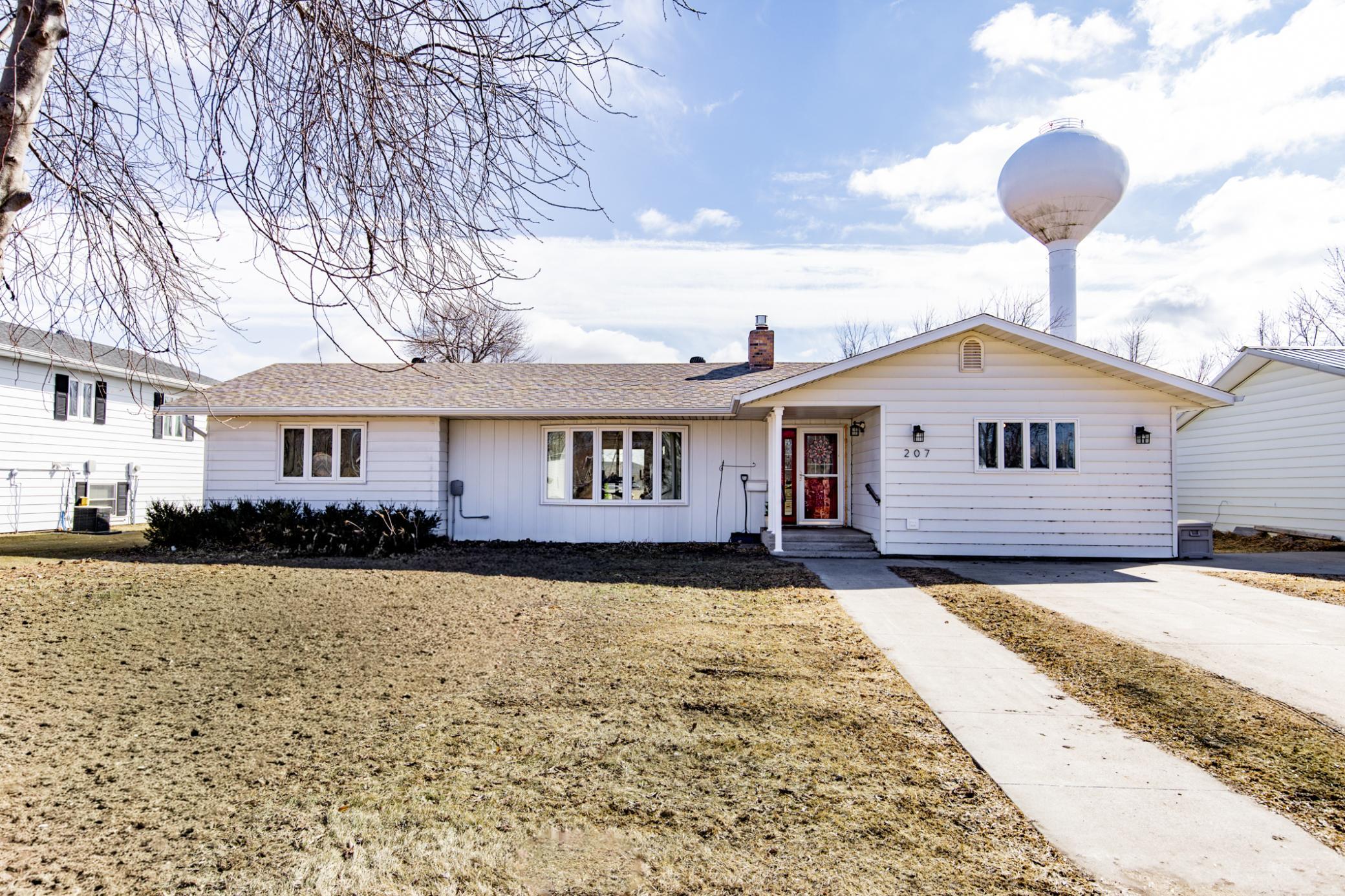 207 4th Avenue SE Hillsboro ND 58045
