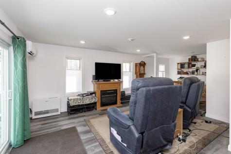 207 4th Avenue SE Hillsboro ND 58045