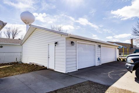 207 4th Avenue SE Hillsboro ND 58045