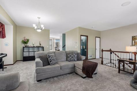 1354 Savanna Drive Shakopee MN 55379
