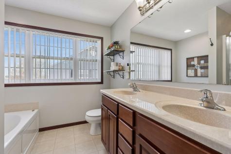 1354 Savanna Drive Shakopee MN 55379