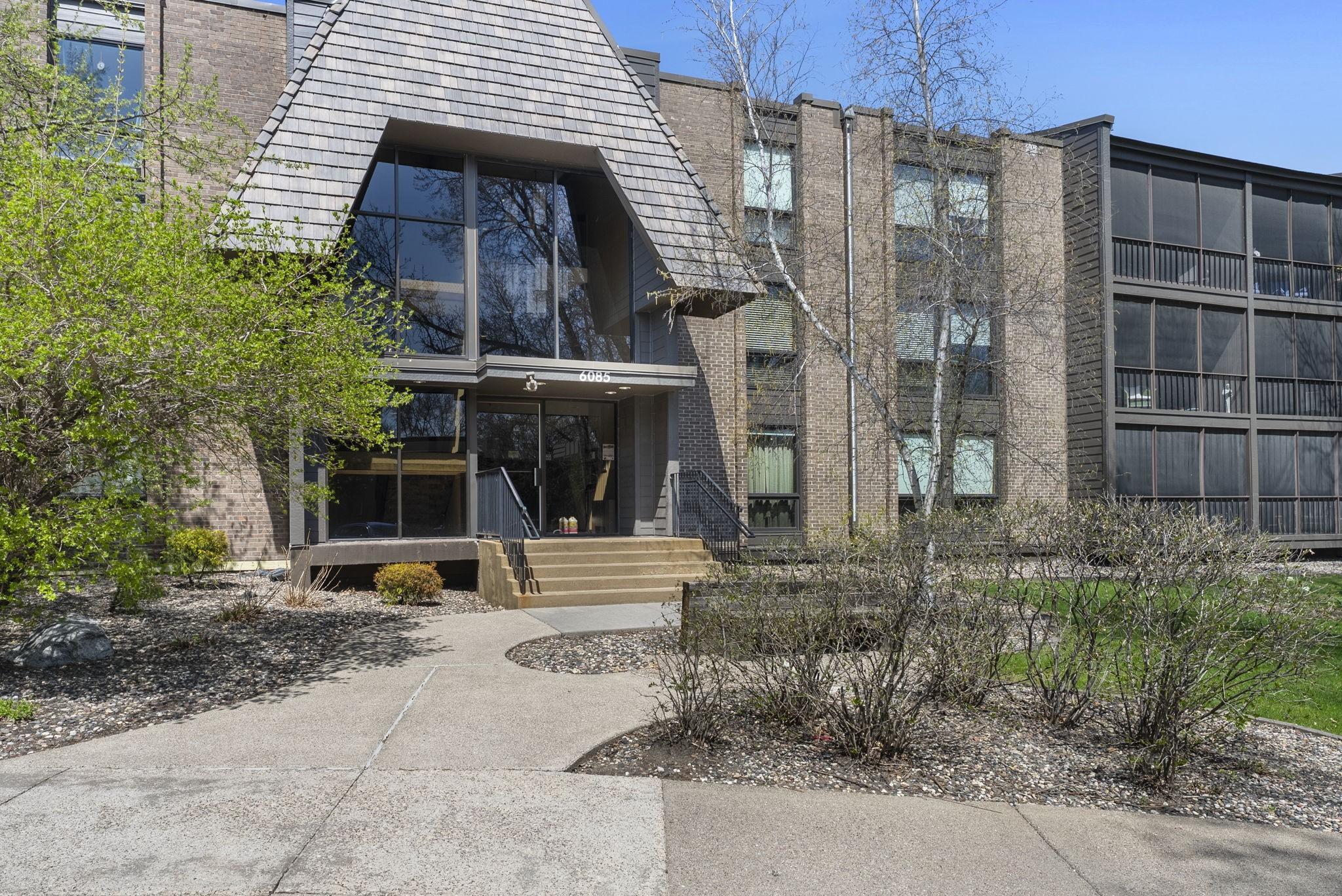 6085 Lincoln Drive Edina MN 55436