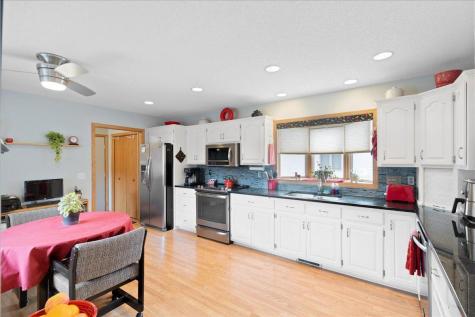 2084 Vierling Drive E Shakopee MN 55379