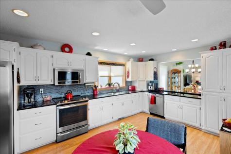 2084 Vierling Drive E Shakopee MN 55379