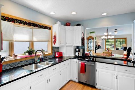 2084 Vierling Drive E Shakopee MN 55379