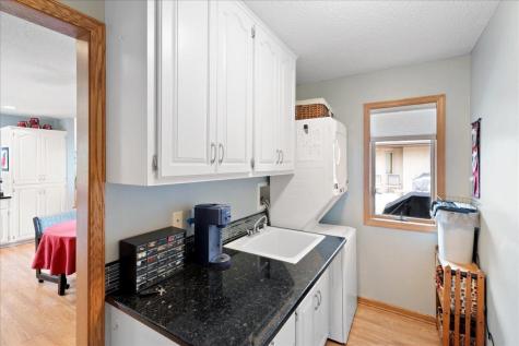 2084 Vierling Drive E Shakopee MN 55379