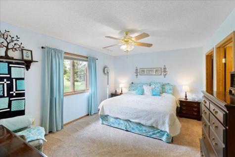 2084 Vierling Drive E Shakopee MN 55379
