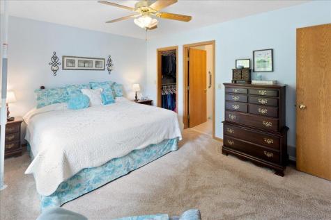 2084 Vierling Drive E Shakopee MN 55379