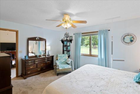 2084 Vierling Drive E Shakopee MN 55379