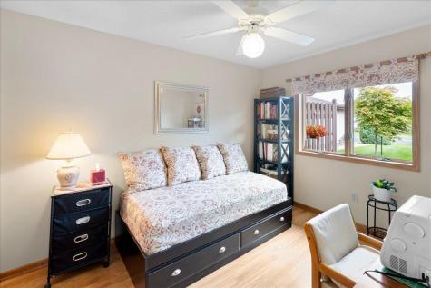 2084 Vierling Drive E Shakopee MN 55379