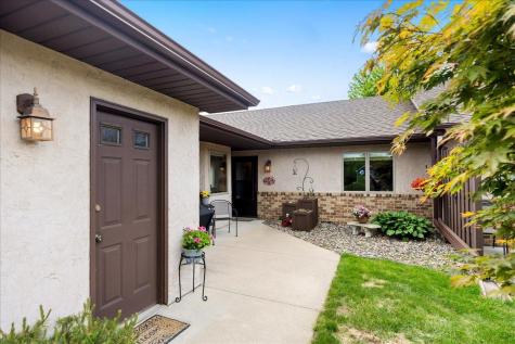2084 Vierling Drive E Shakopee MN 55379