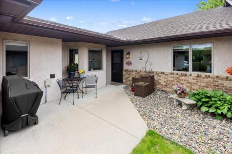 2084 Vierling Drive E Shakopee MN 55379