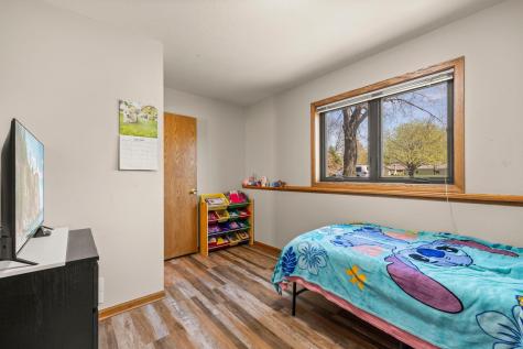1286 Emerald Lane Shakopee MN 55379
